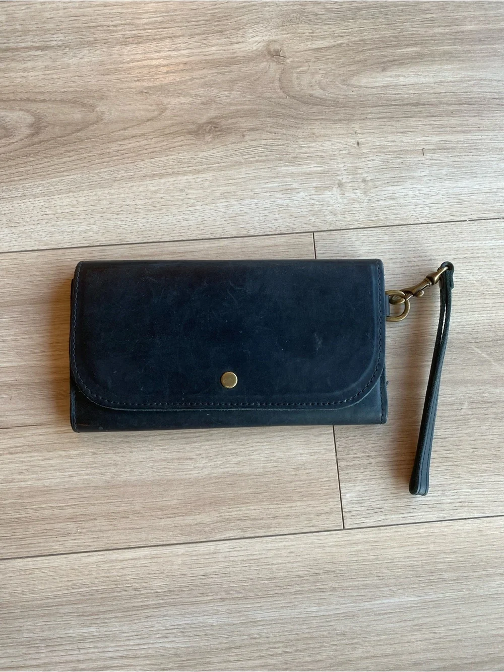 Able compact leather